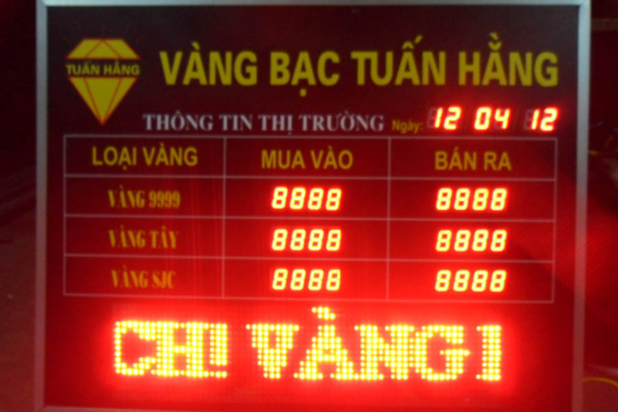 Den-led-chay-quang-cao-mau-3